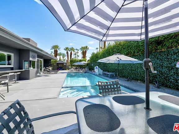 4th image of 1585 E Madrona Dr