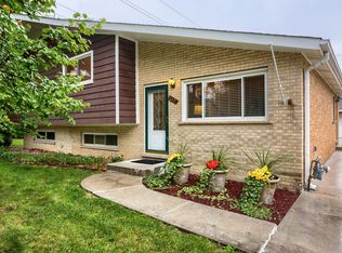 829 N Howard Ave, Elmhurst, IL 60126