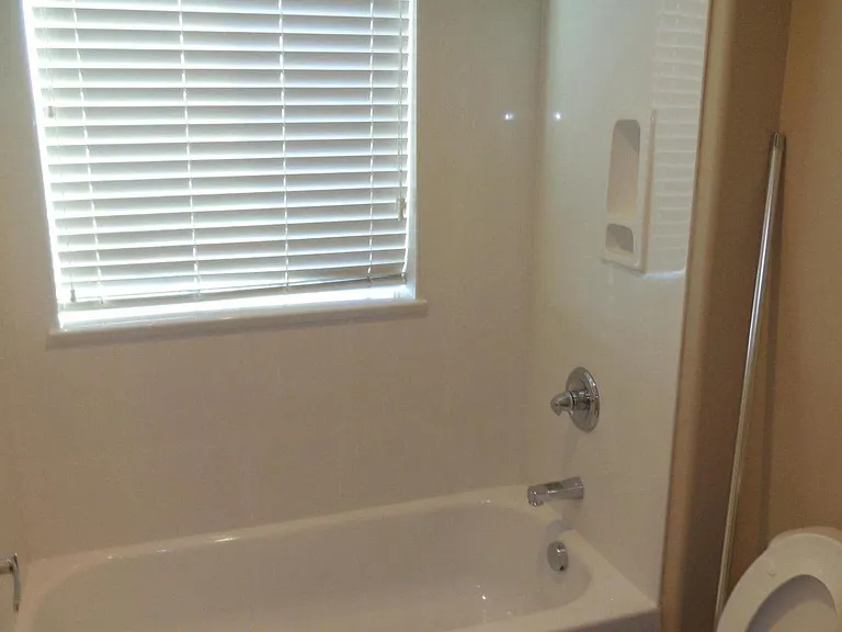 1147 E Cedar St — Photo 21