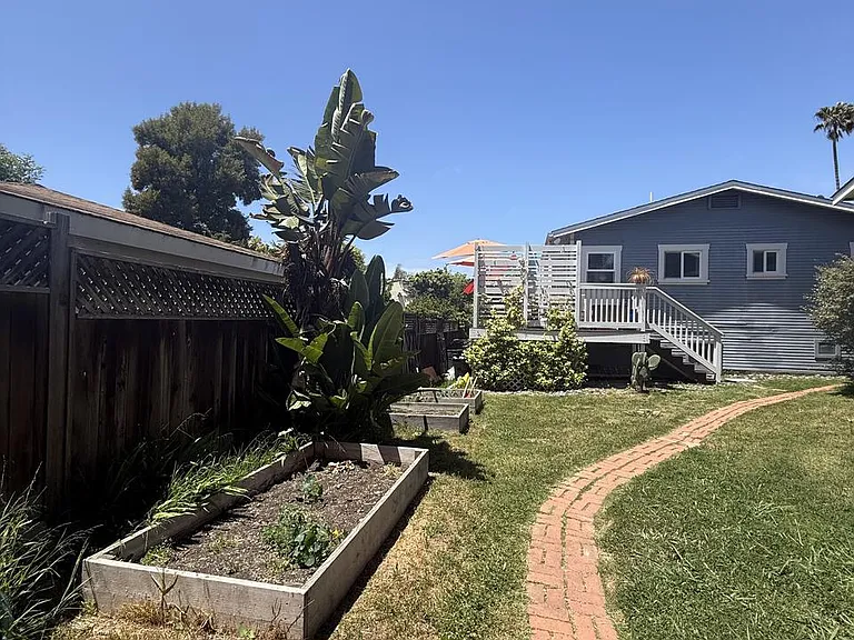 605 Genter St — Photo 1