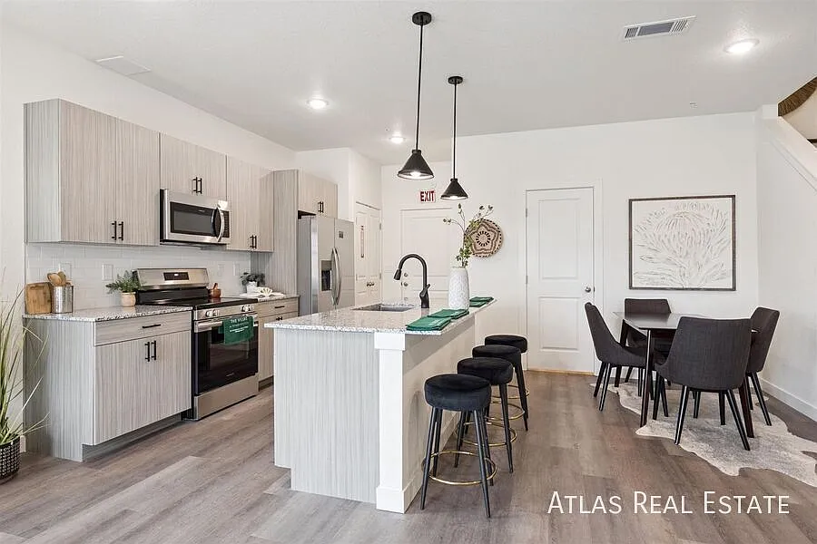 Free Rent, 8 Weeks Free On 4-Bedrooms. Deposits Just $1,000! — Photo 4
