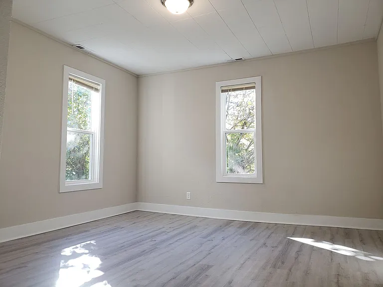 337 N Park Ave — Photo 8