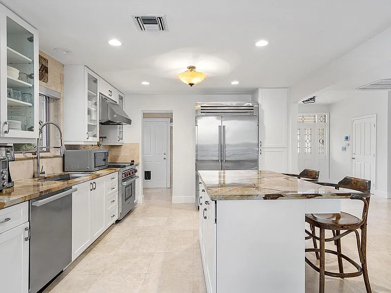 1421 Ponce De Leon Dr — Photo 13