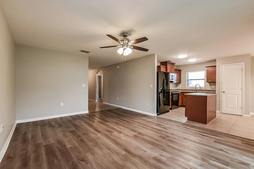 3 bed, 2.0 bath, 1362 sqft, $1,870 — Photo 3
