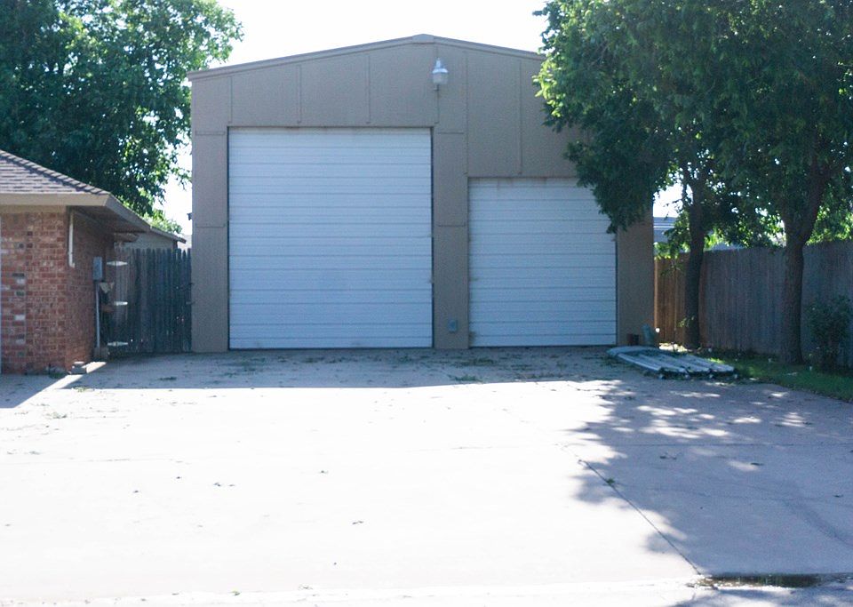 2nd image of 304 S Bentwood Dr