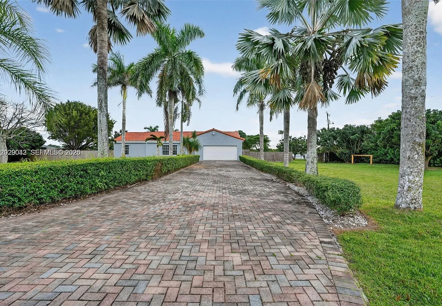 4 bed, 2.0 bath, 1968 sqft, $6,650 — Photo 3