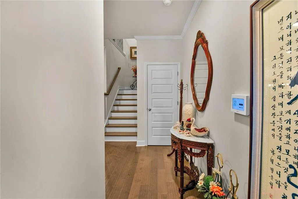 3 bed, 2.5 bath, 1974 sqft, $2,700 — Photo 2