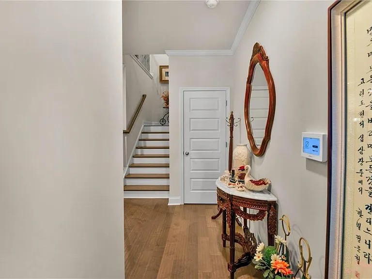 2423 Chene Dr — Photo 2
