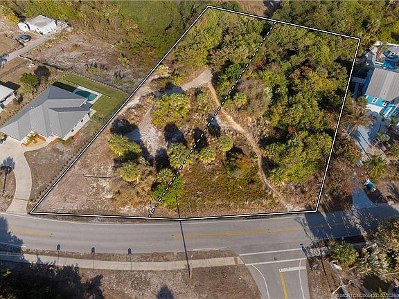 4th image of 0 NE Skyline Dr
