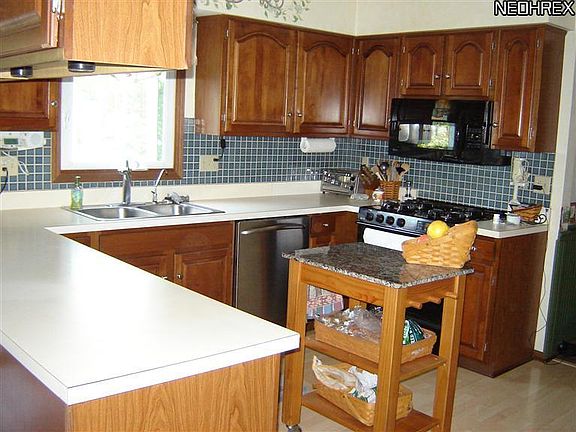4th image of 1035 Brookpoint Dr