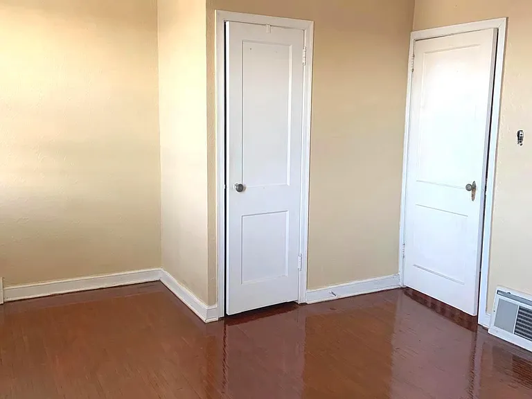 4613 Hartel Ave — Photo 9