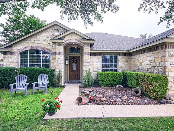3rd image of 4406 Pinehurst Dr