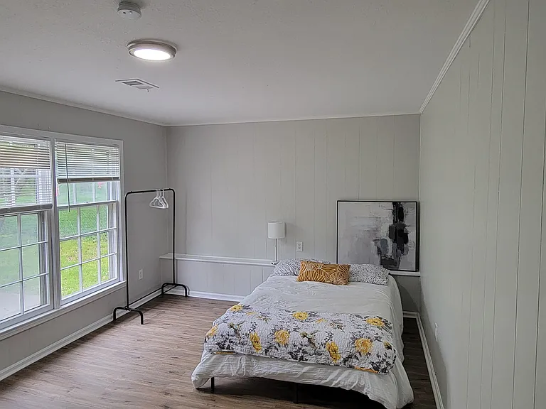 NE Locust Dr — Photo 1