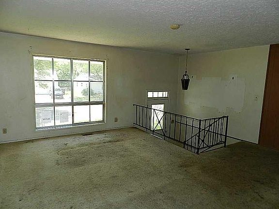 3rd image of 5914 Sunwood Dr