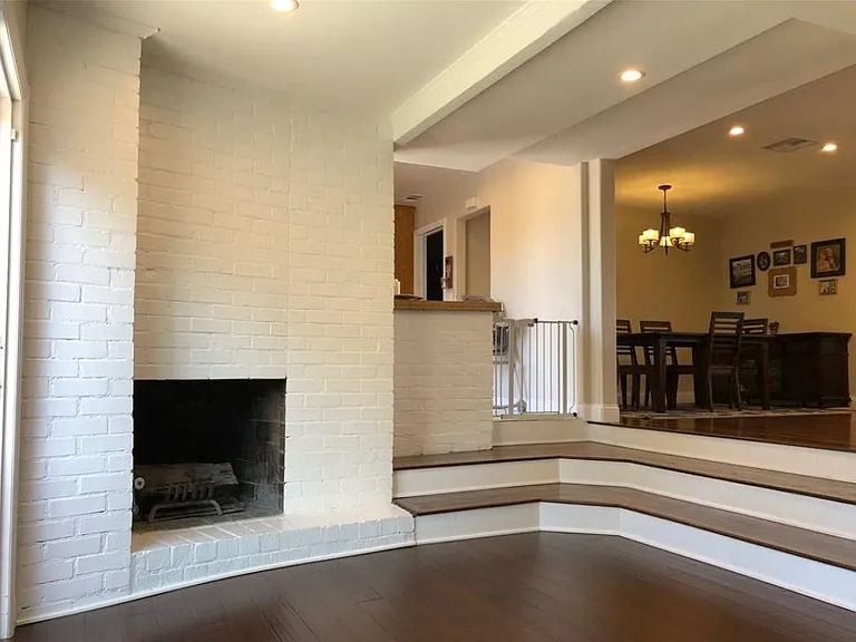 1021 W Acacia Ave — Photo 8