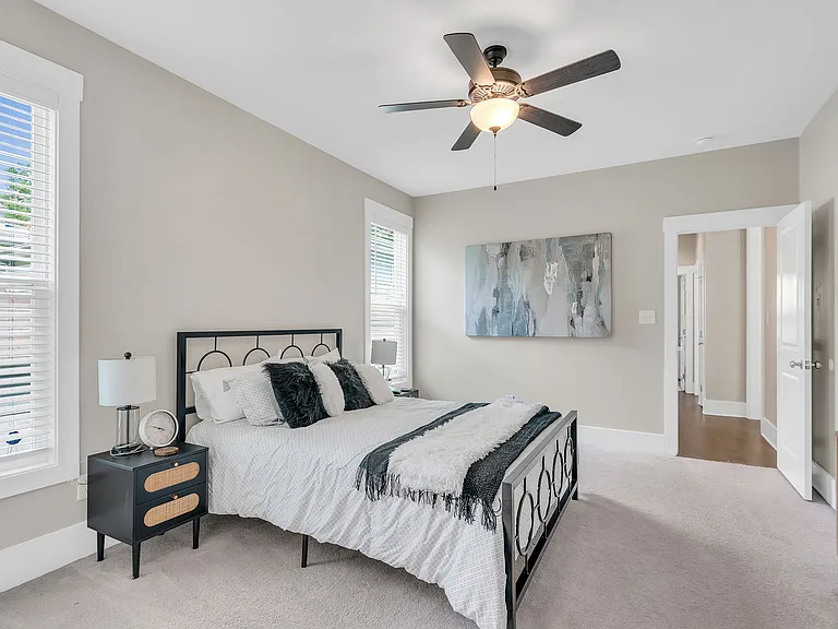 510 Eugene St — Photo 11