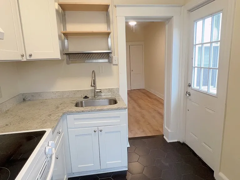 2307 Windsor Ave — Photo 3