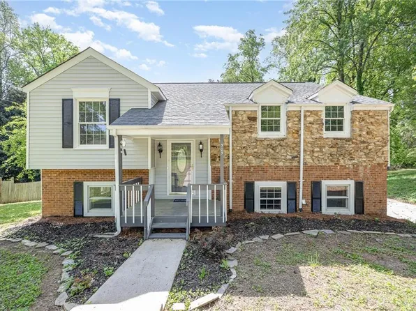 305 Rollingwood Rd, Jamestown, NC 27282