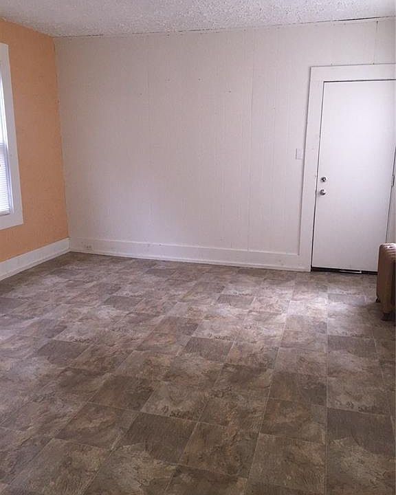 2nd image of 124 Plaza Ave APT 1