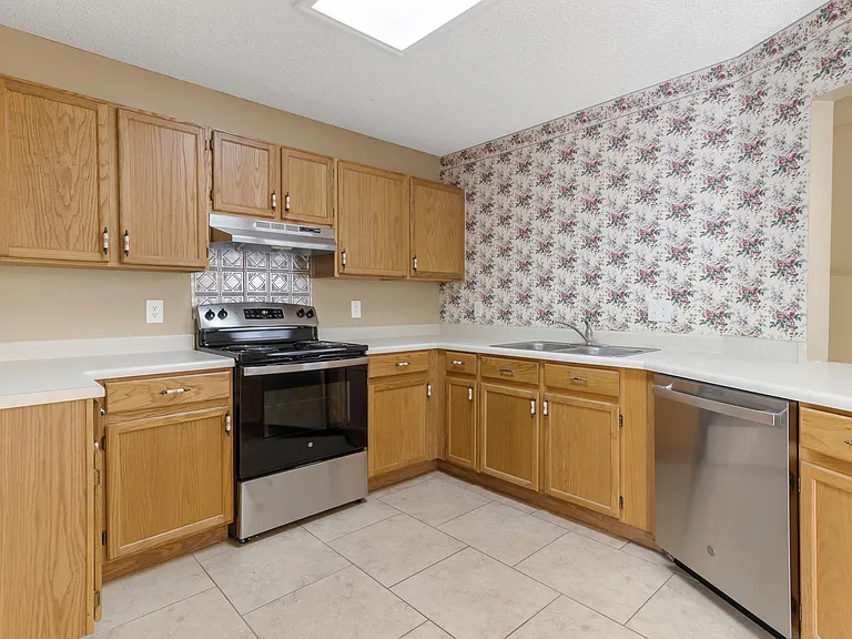 6315 Regency Ln — Photo 12