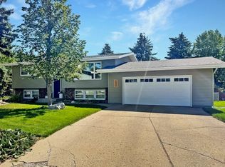 1815 12 1/2 St SW, Minot, ND 58701