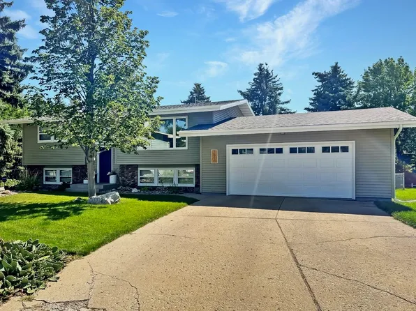 1815 12 1/2 St SW, Minot, ND 58701