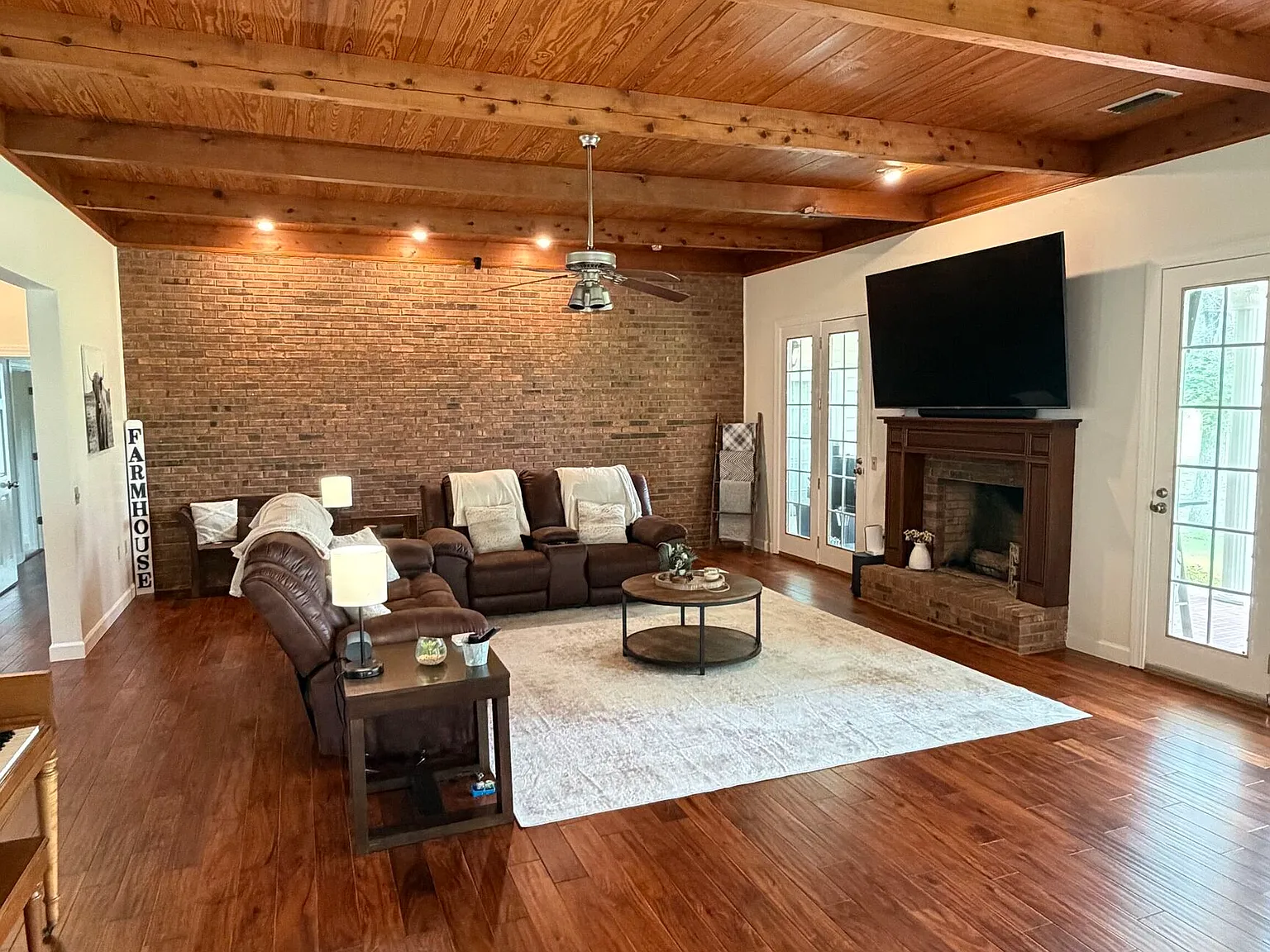 3 bed, 3.0 bath, 3366 sqft, $2,000 — Photo 4