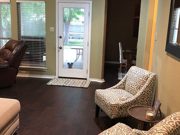 3rd image of 304 Creekside Dr