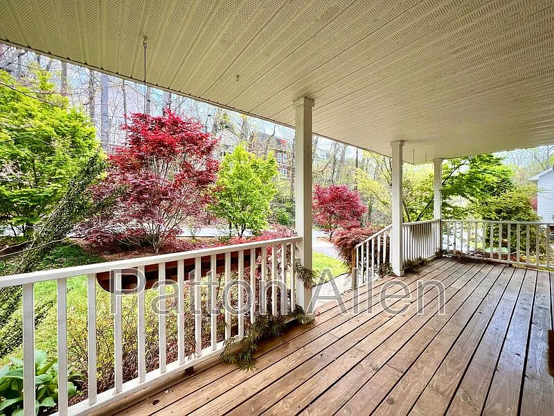 Building Photo - 313 Westover Dr