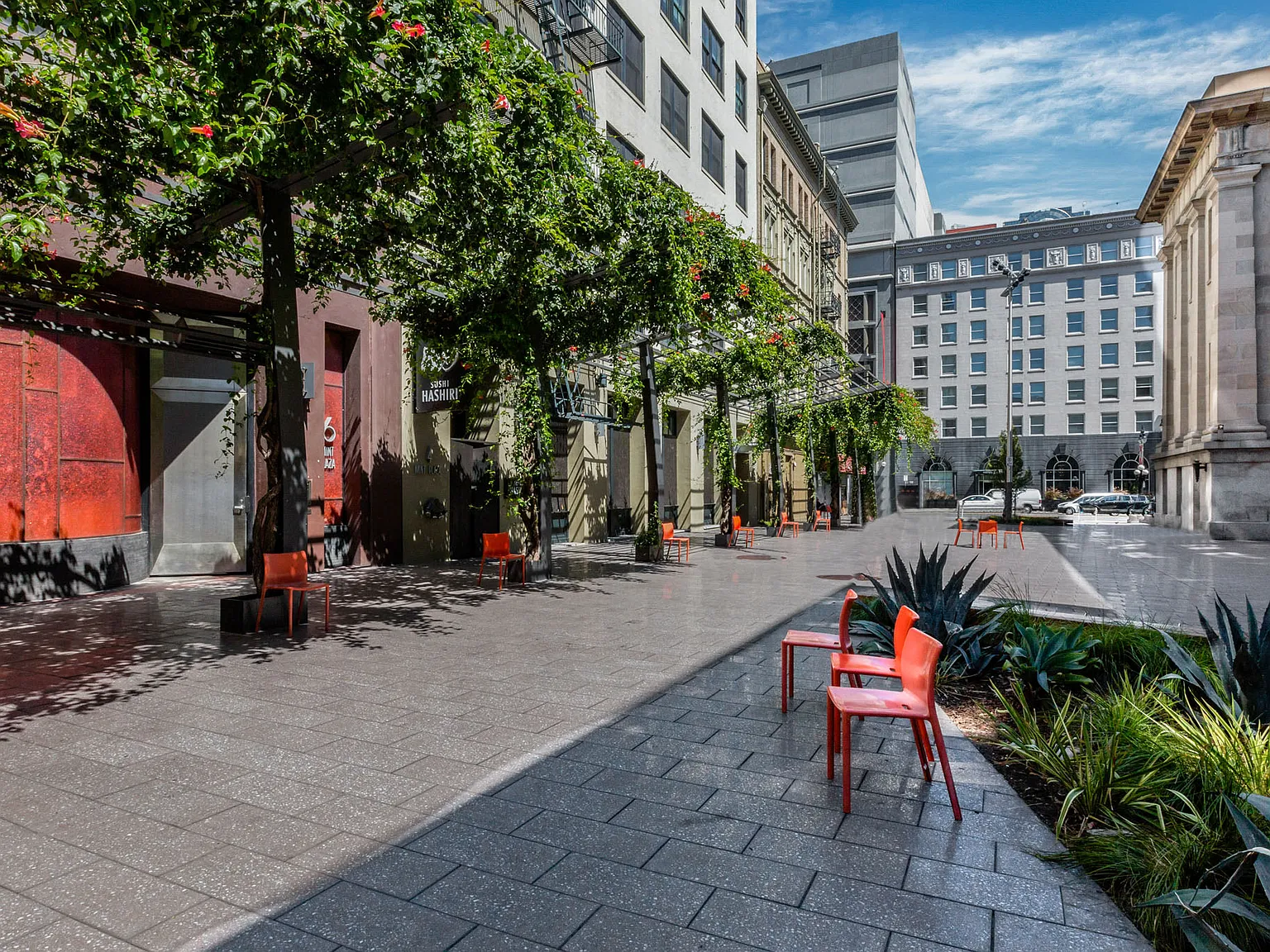 Mint Plaza — Photo 2
