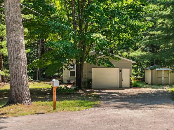 1180 White Pine Ct, Interlochen, MI 49643