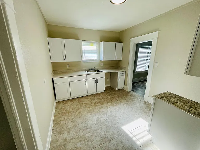kitchen w/o appliances.