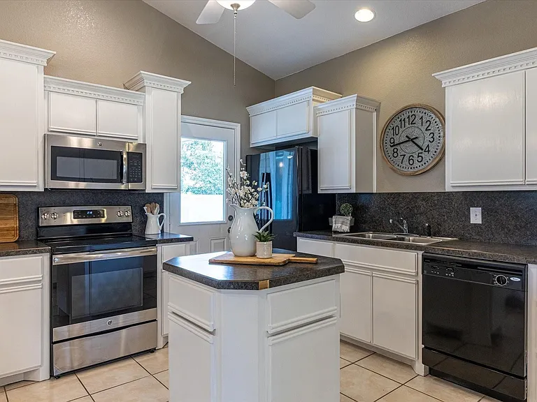 508 Pine Ln — Photo 8