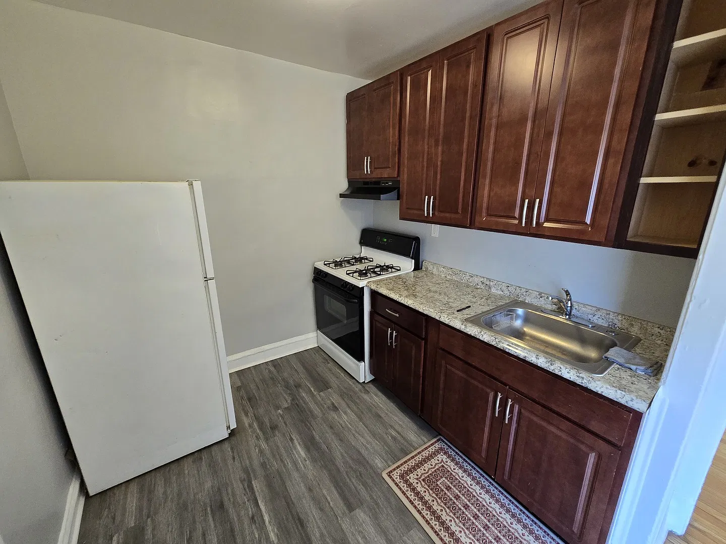 2 bed, 800 sqft, $1,600 — Photo 3
