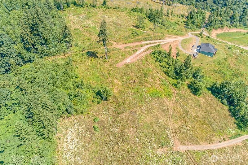 5th image of 393 Hansen EXT Road
