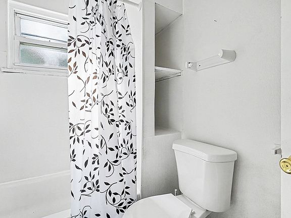 4th image of 203 S Marshall St #2