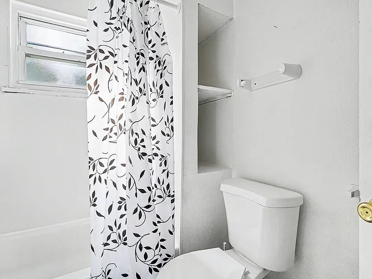 203 S Marshall St #2 — Photo 4