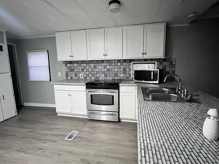 6718 Betty Ln — Photo 10