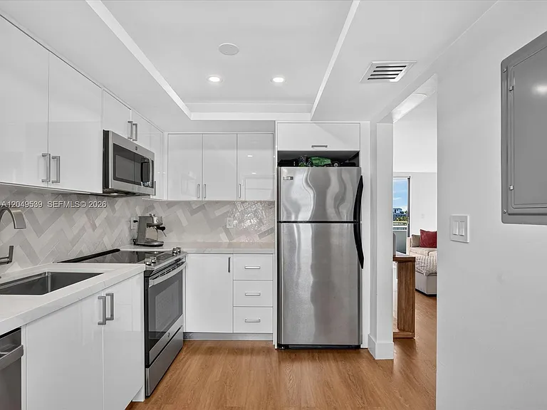8201 Byron Ave #502 — Photo 16