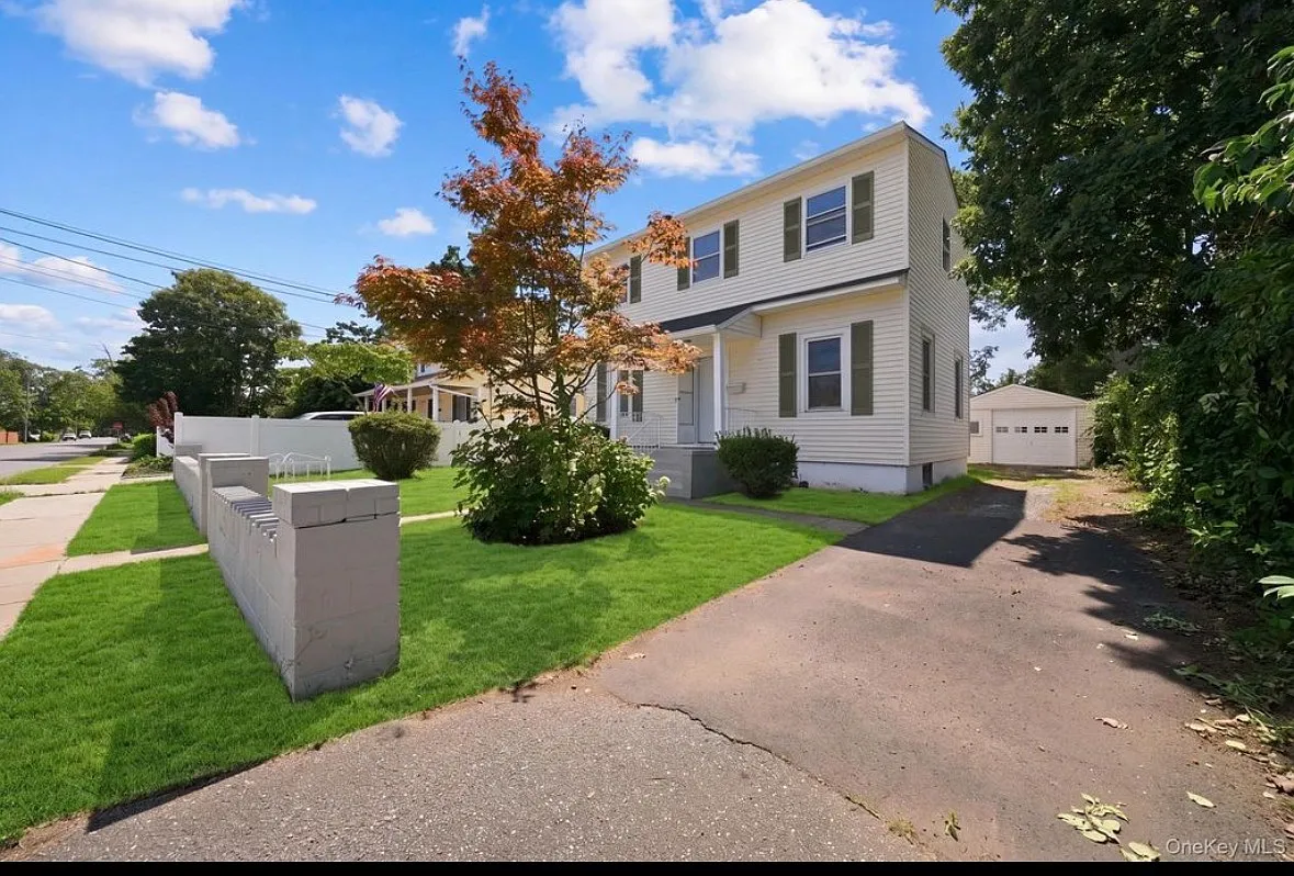 Bittermint St, Islip — Photo 1