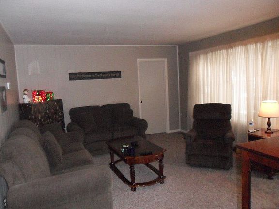 2nd image of 74 Keith St