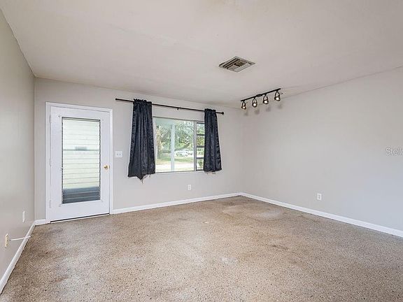 3rd image of 521 White Oak Ave