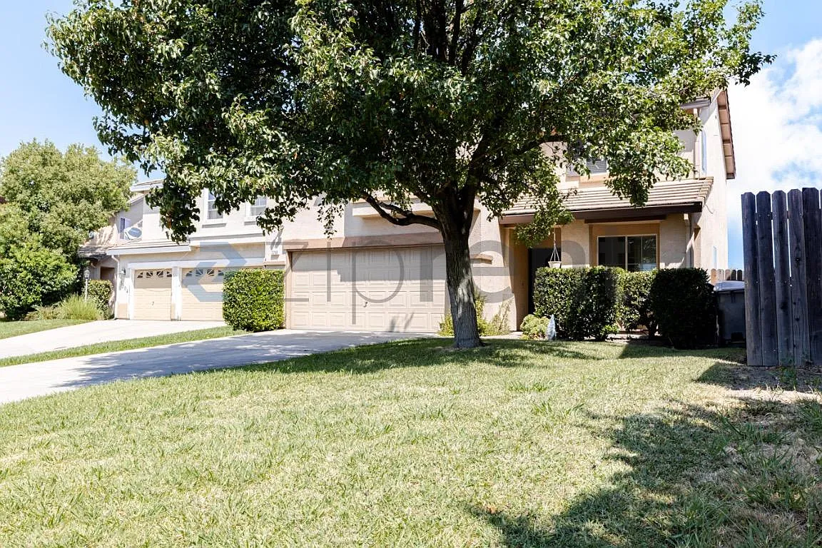 4 bed, 2.5 bath, 2000 sqft, $3,250 — Photo 3