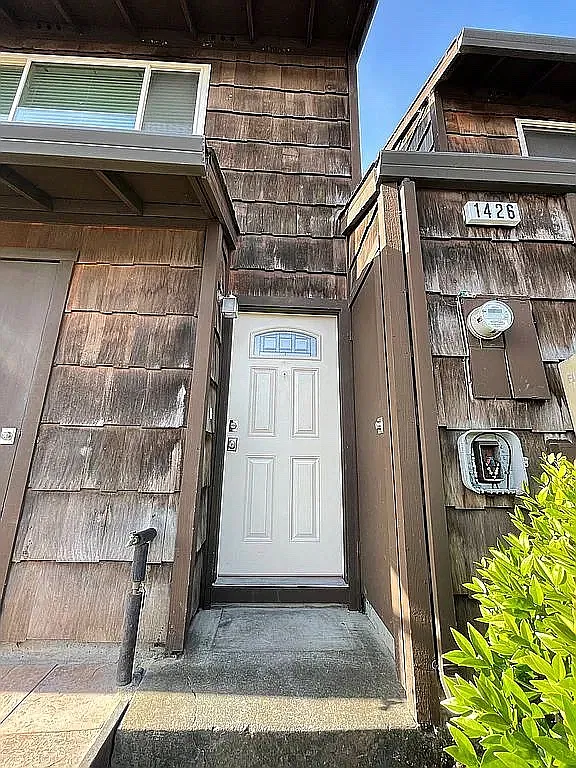 3 bed, 1.5 bath, 1328 sqft, $3,000 — Photo 2