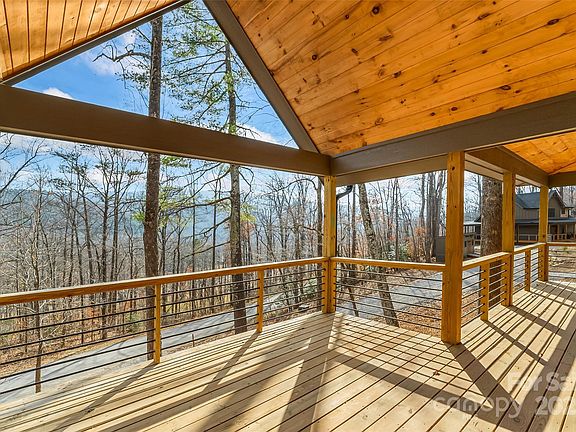 3rd image of 457 Blue Ridge Dr