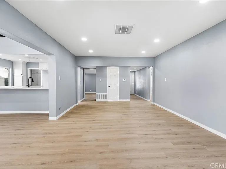 5651 Radford Ave — Photo 3