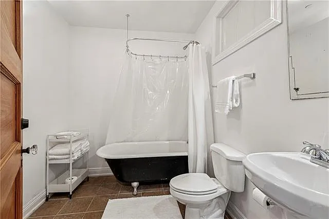 3918 Baronne St #204 — Photo 6
