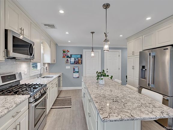 5th image of 10 Beach Road