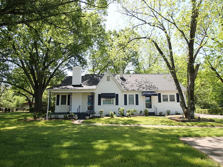 1004 Anderson Rd S — Photo 1