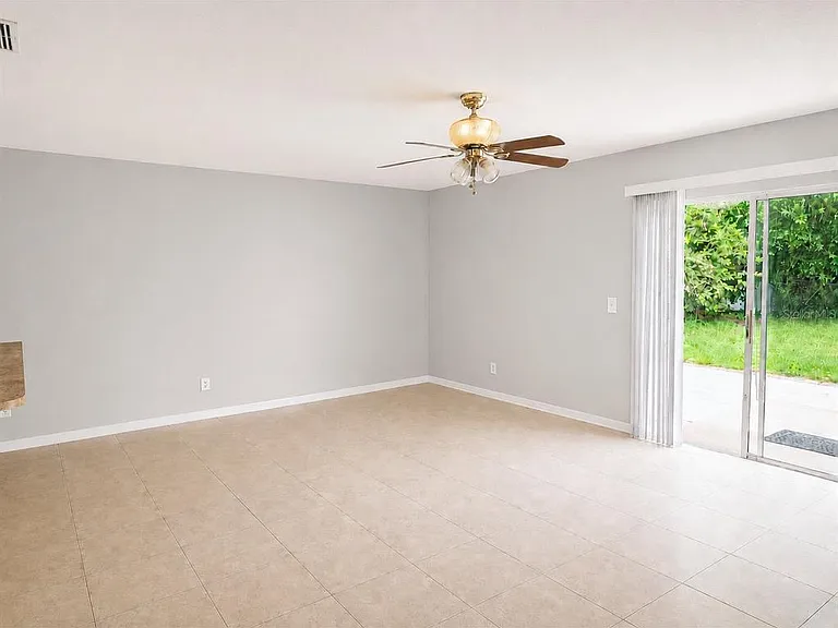 16518 Silverhill Dr — Photo 5